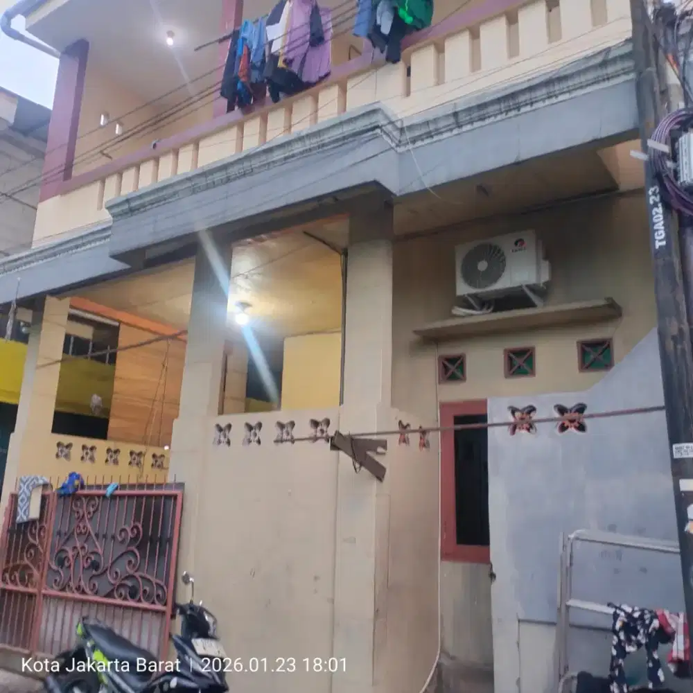 Dijual rumah dan kontrakan 8 pintu