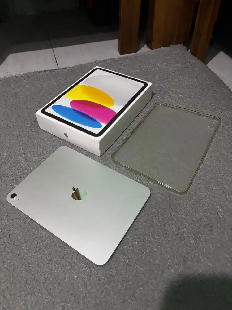 iPad Gen 11 Silver 128gb Wifi Only Warranty ON