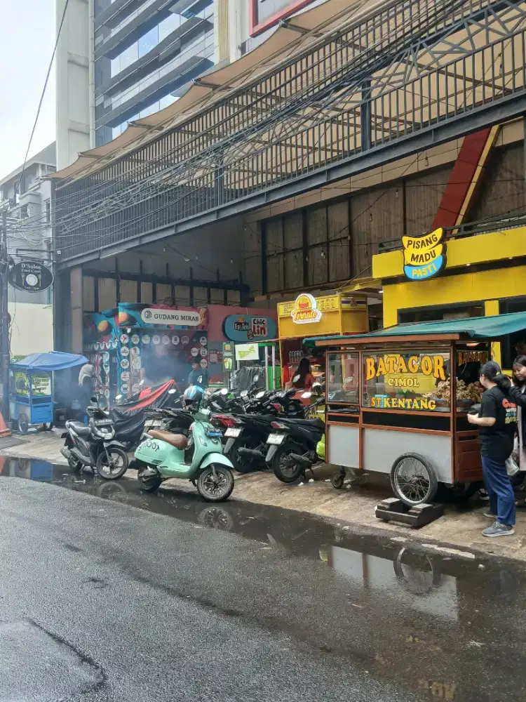 Cafe Food Court Kios Booth Kantin JaJan Kuliner Puja Sera SELALU RAMAI