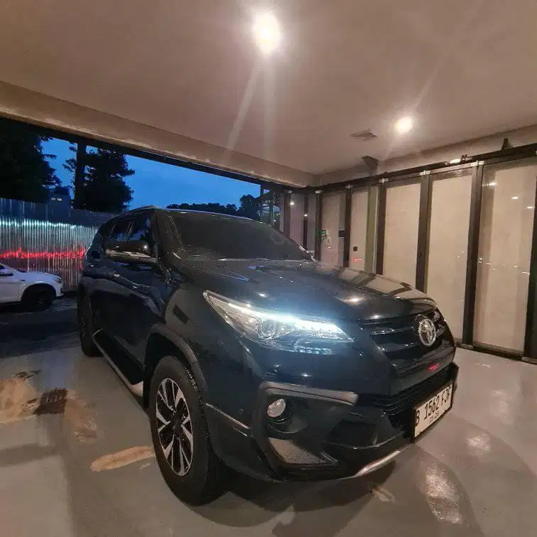FORTUNER 2.4 VRZ TRD AT 2018