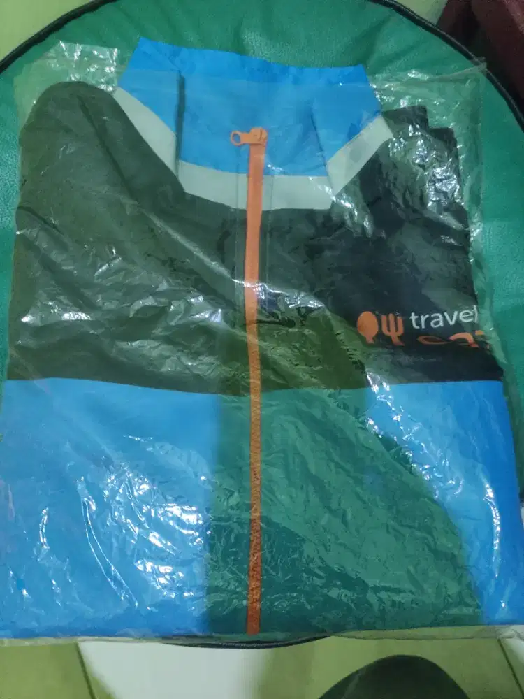 jaket Traveloka eats food