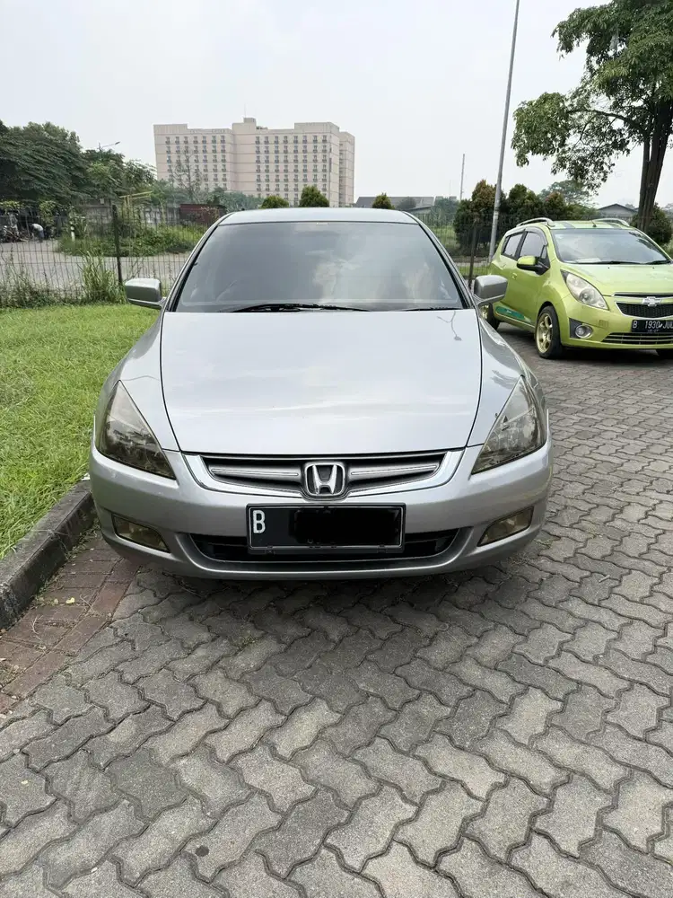 Honda Accord Sedan 2006 KM antik hanya 85 ribu, dalaman rapih