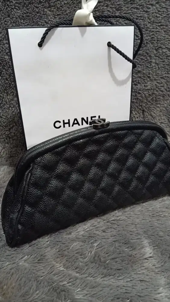 Chanel pouch preloved