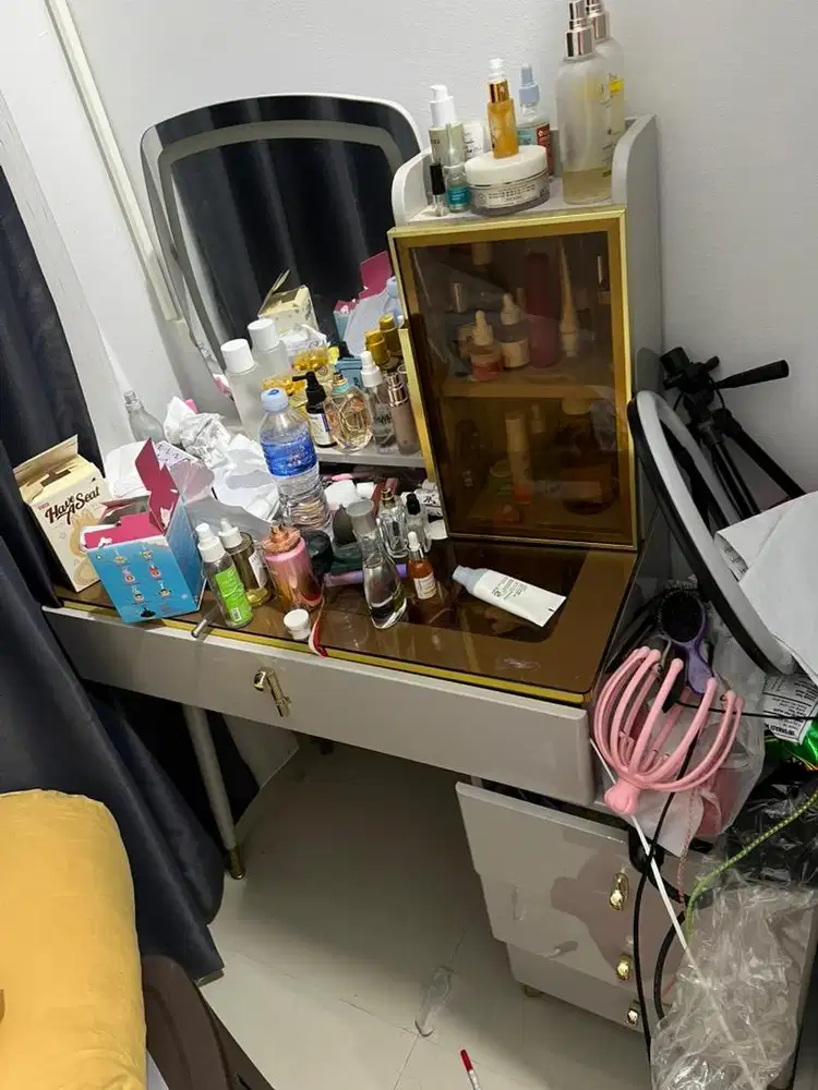 MEJA RIAS MASIH MULUH BANGET