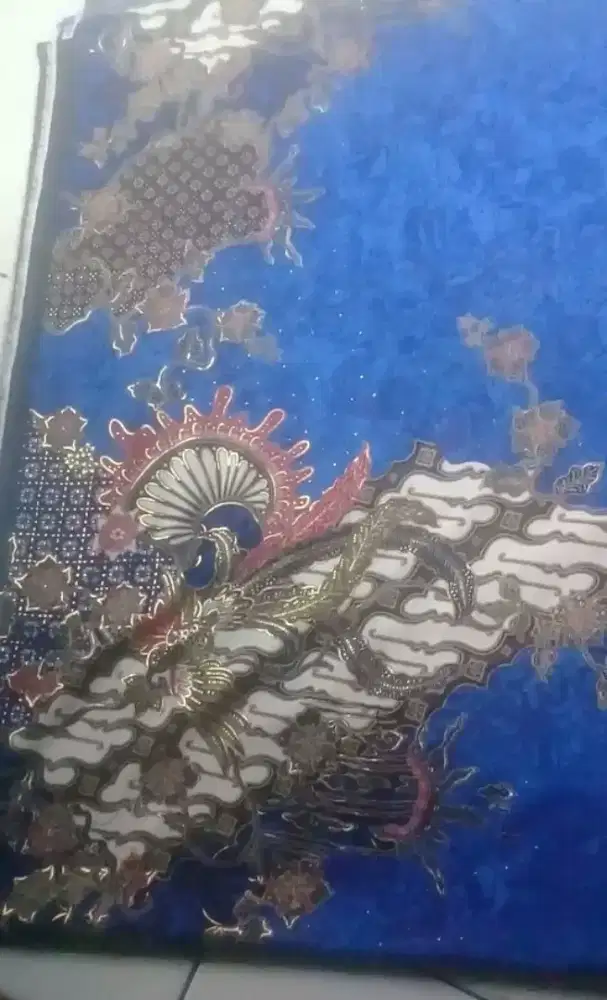 Kain batik sutra tulis tinta emas