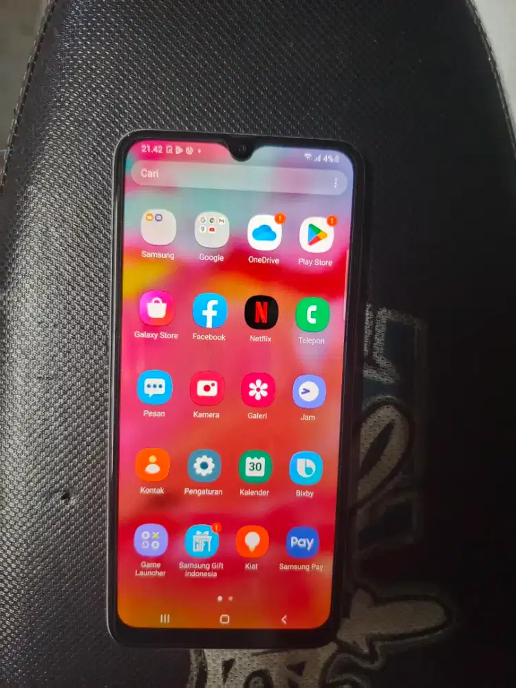 SAMSUNG A70
(Ram 6Gb, Penyimpanan internal 128Gb)