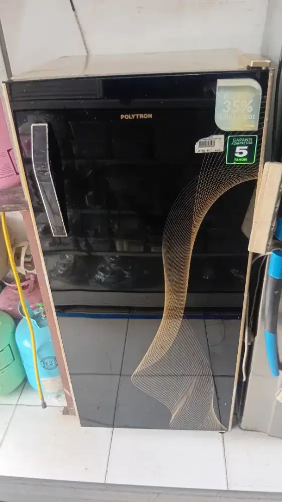 Kulkas polytron bekas bergaransi