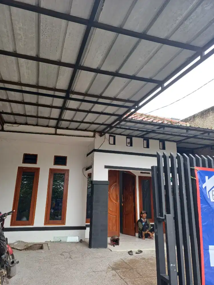 Di jual rumah tempat strategis deket tol