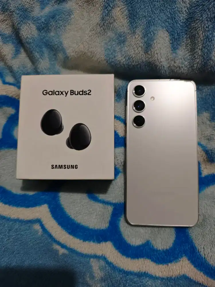 Samsung S24 8/256 + Buds 2 Samsung