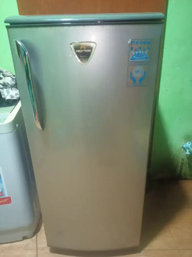 Kulkas Polytron 1 pintu sawangan pasir putih