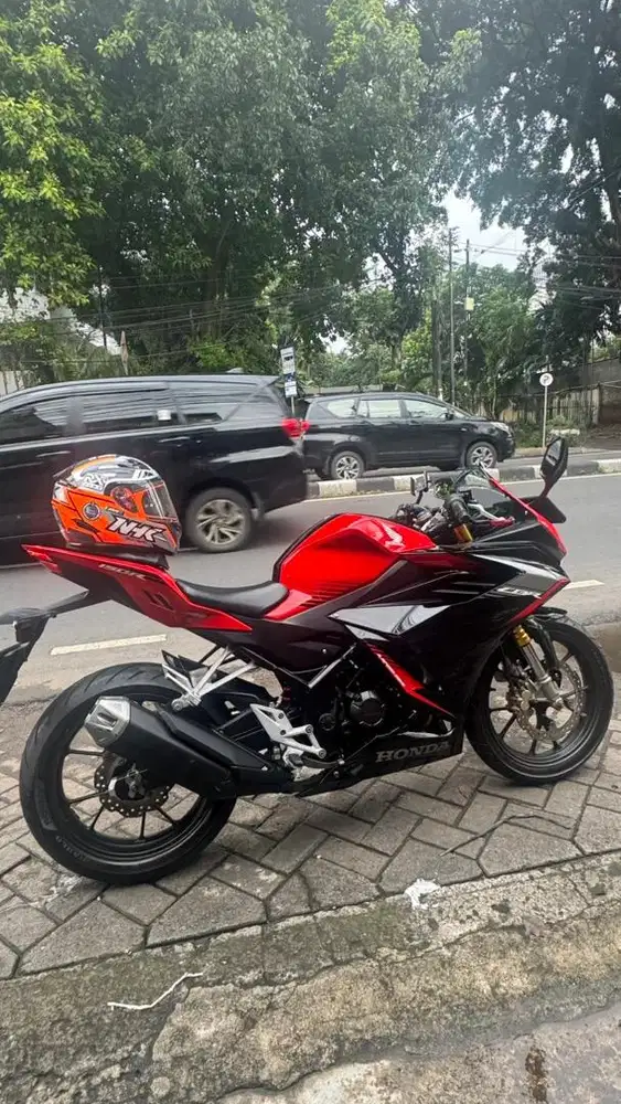 Honda CBR 150R Tahun 2021 Like New Surat Lengkap dan Pajak Hidup