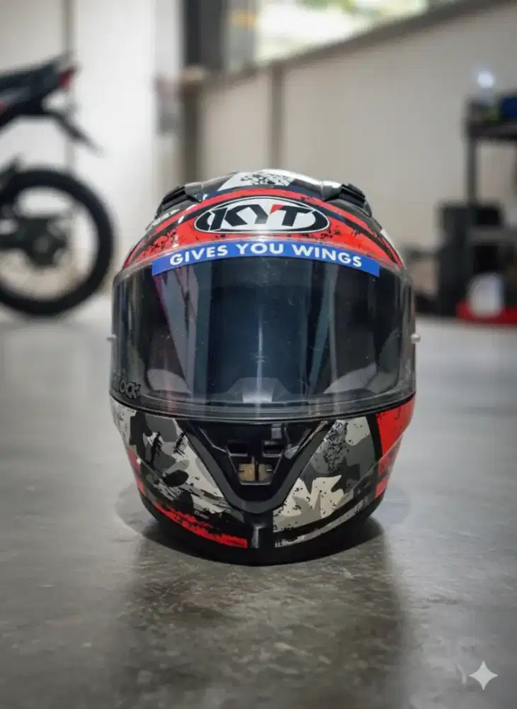 Helm KYT R10 kondisi second