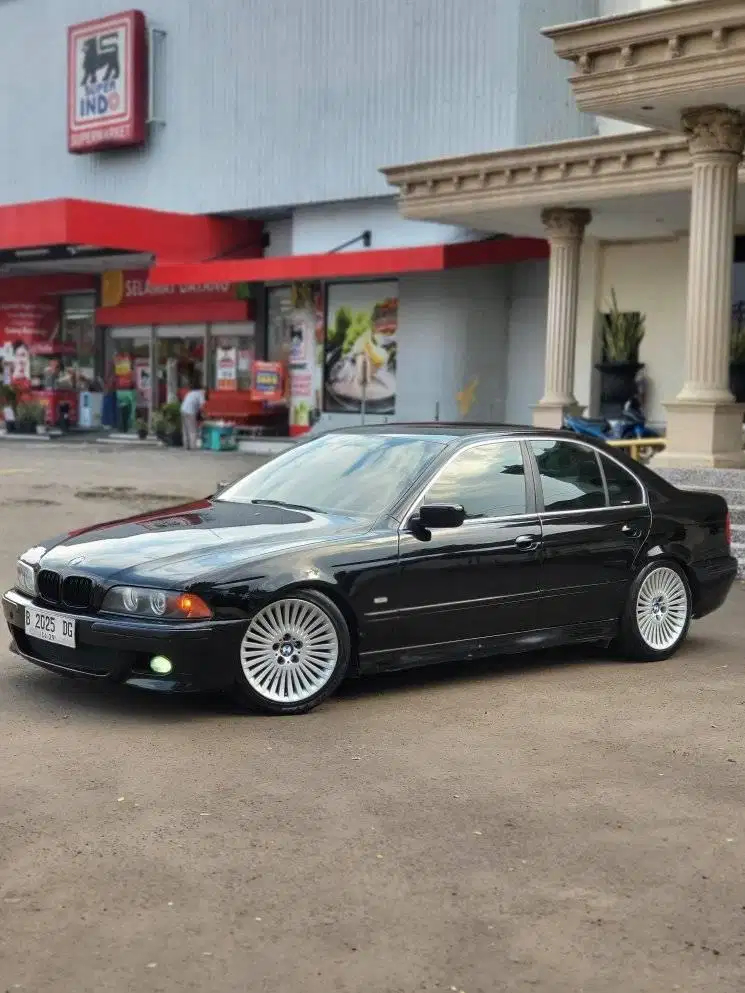BMW E39 520i A/T 2001 (Facelift)