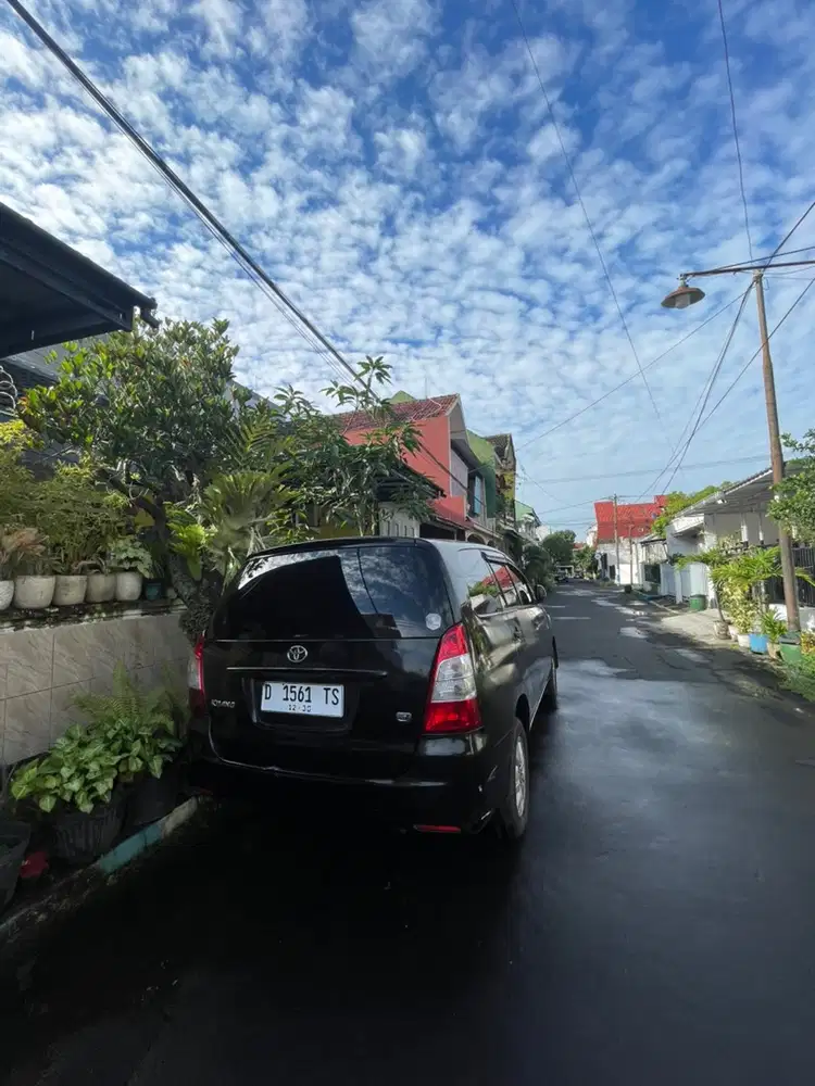 Toyota Kijang Innova 2010 Bensin