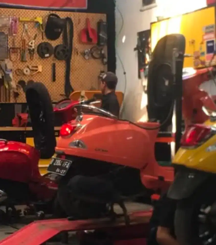 Vepa LX IGet thn 2022 warna orange