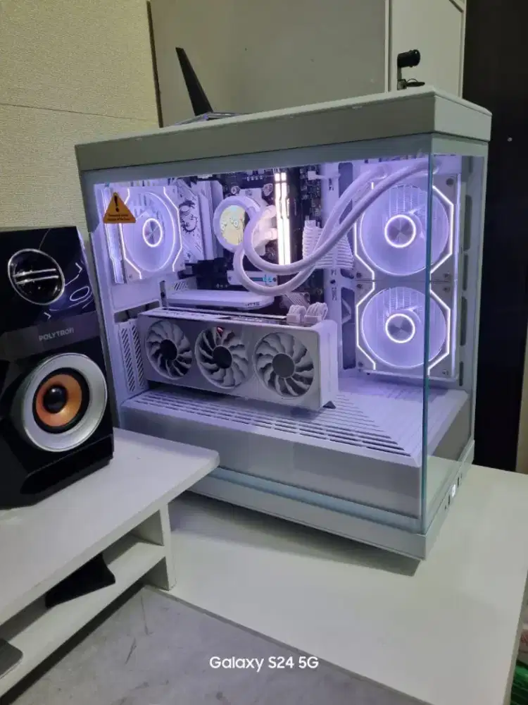 PC Gaming full white, siap hajar rata kanan