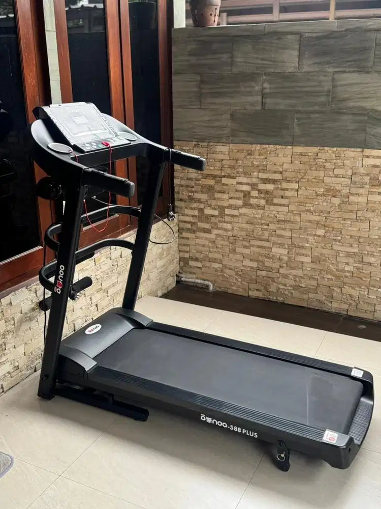 JUAL TREADMILL RED PANDA LIKE NEW