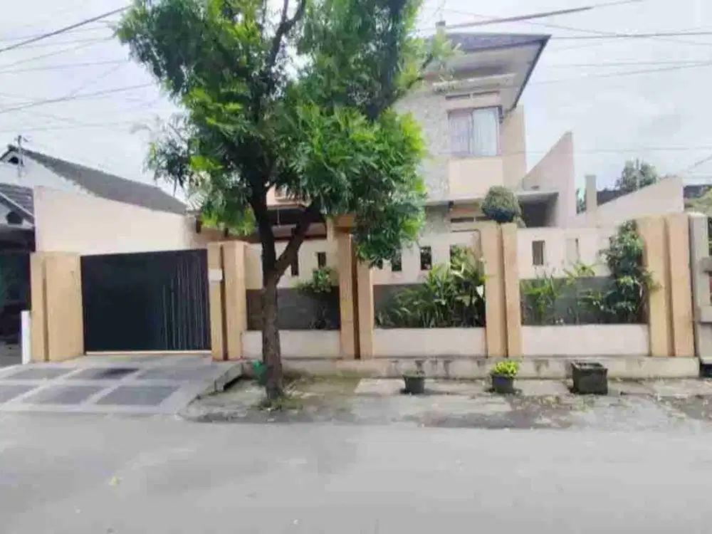 Rumah Bagus Mewah 2lt Strategis di Colomadu