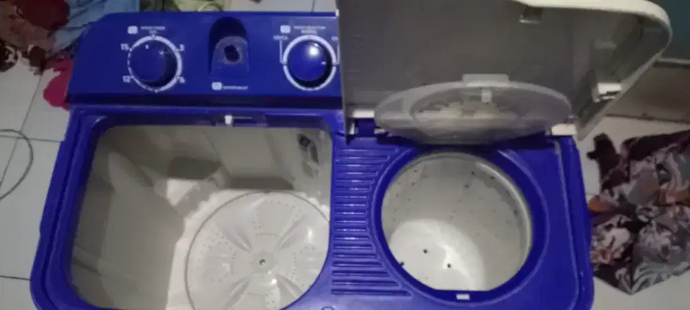 Mesin cuci AQUA 2tabung