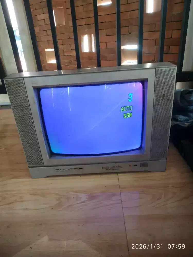 TV 14 Kondisi menyala