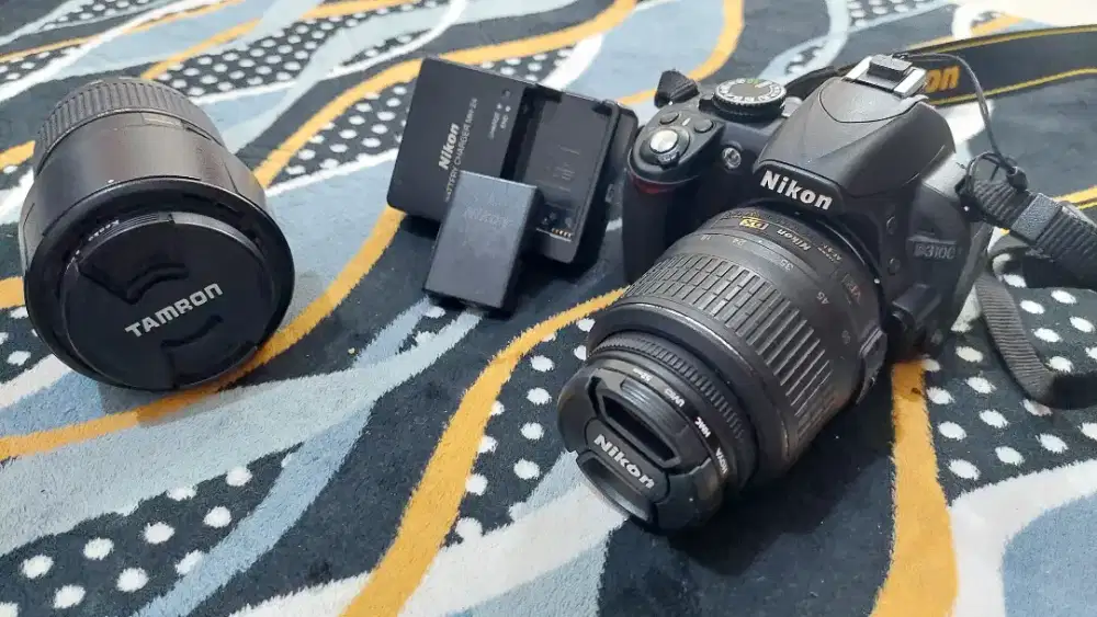 KAMERA DSLR NIKON D3100 & LENSA TELE TAMRON u/ NIKON 70-300