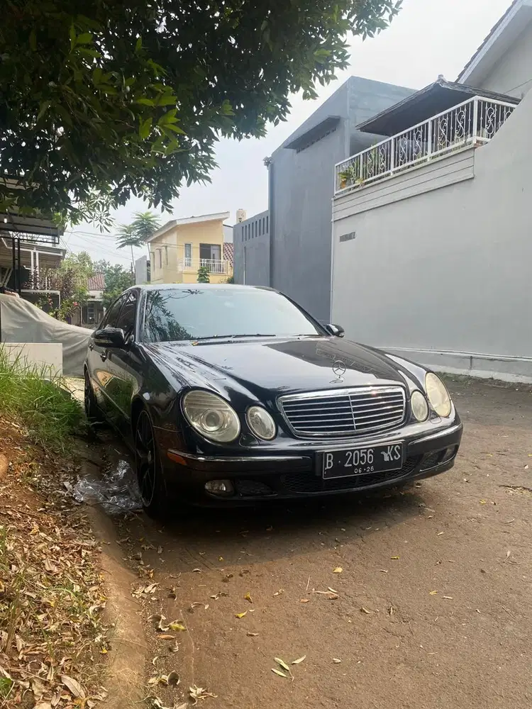 Mercedes-Benz E280 w211 hitam mulus 2006 Bensin