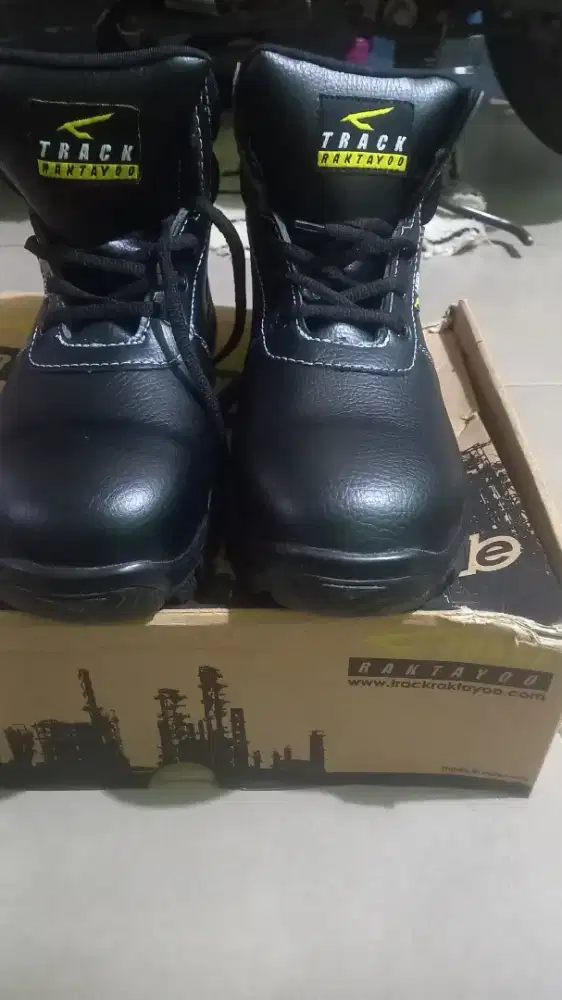 Sepatu safety TRACK RAKTAYOO