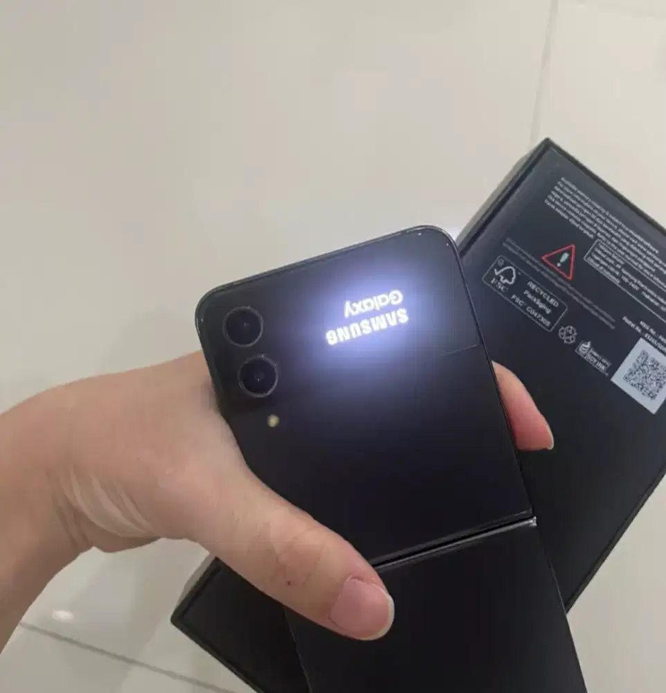 Samsung Z Flip 4 (LCD dalam Mati)