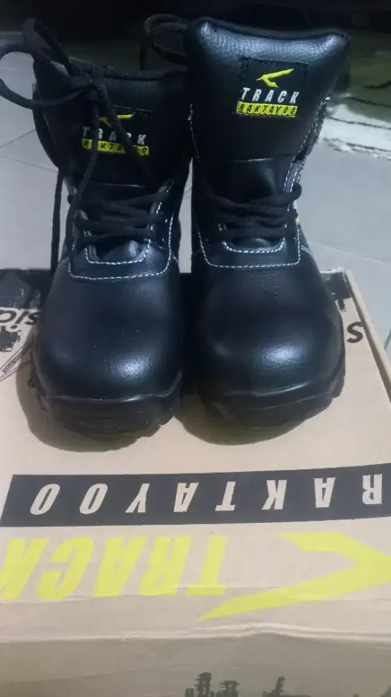 Sepatu safety TRACK RAKTAYOO