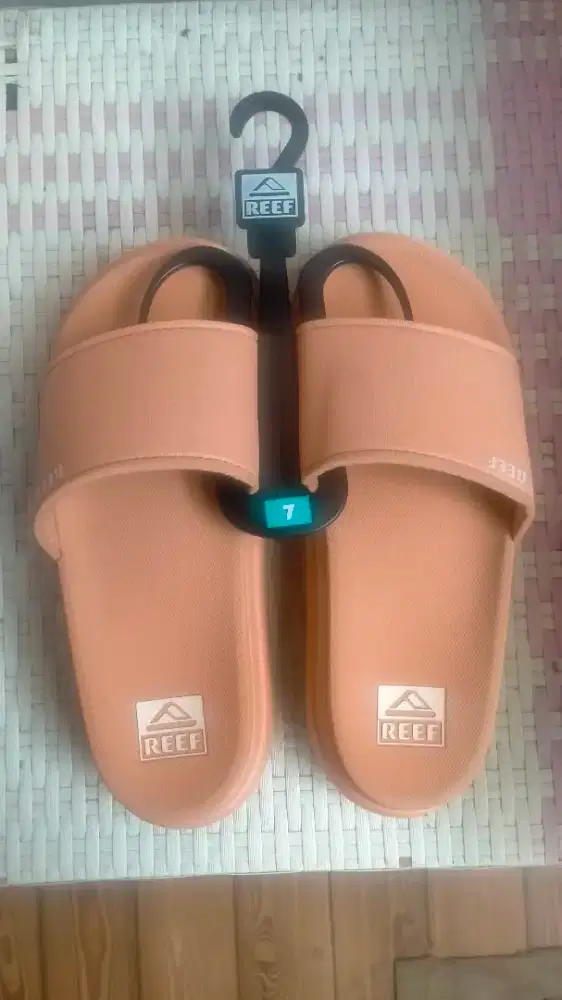 REEF Sandals - Women Cushion Bondi 2 Bar Flip Flops - Natural