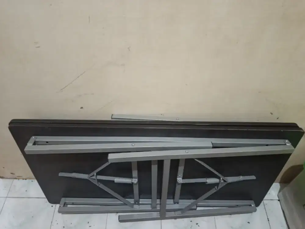 MEJA KANTOR LIPATAN, KONDISI SANGAT BAGUS SEPERTI BARU