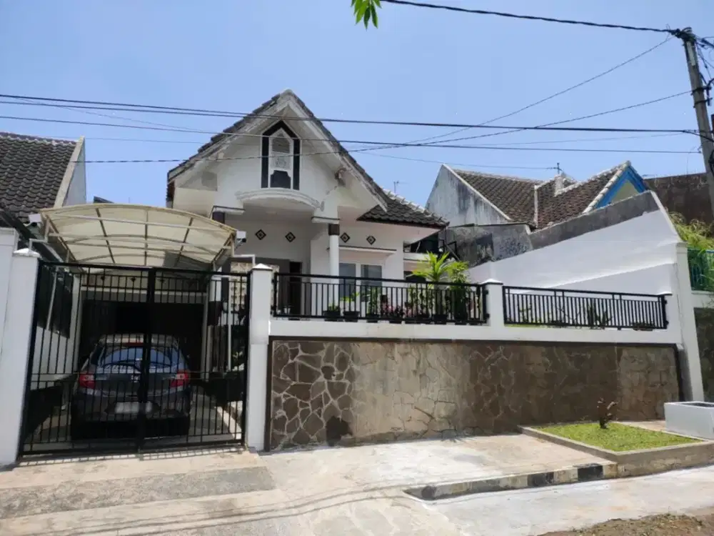 Rumah dijual di Malang 4KT Lt240 kawasan Dieng Tidar MCP Unmer