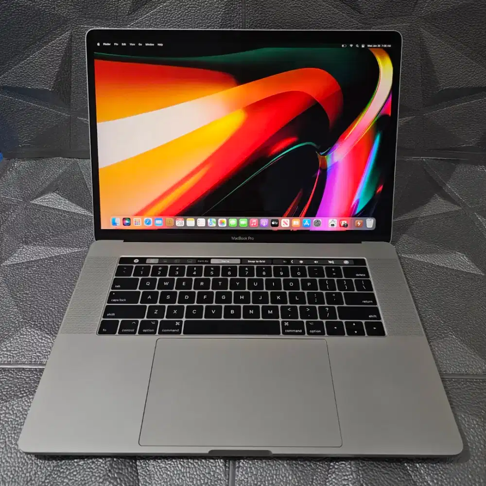 Mulus Grade A Macbook Pro 2017 Touchbar i7 15inch 16/256