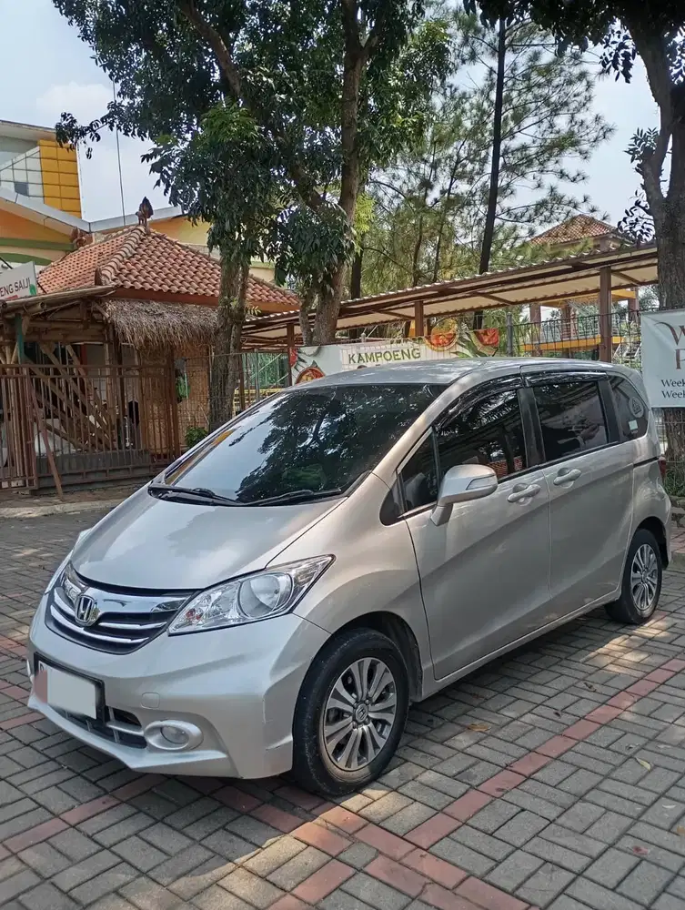 Honda Freed 2013 Silver