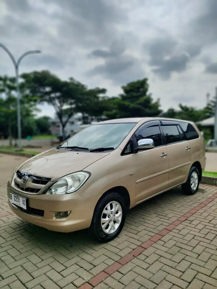 Toyota Kijang Innova 2004 Bensin
