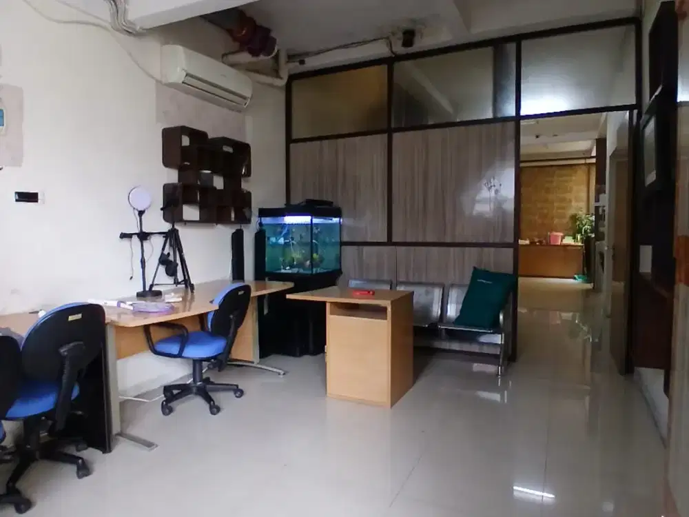 Rumah di Gunung Sahari 2.5 Lantai - 3 Kamar Tidur