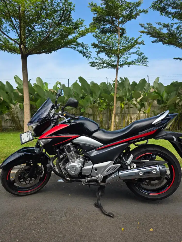 Dijual motor suzuki inazuma 250 CC warna hitam