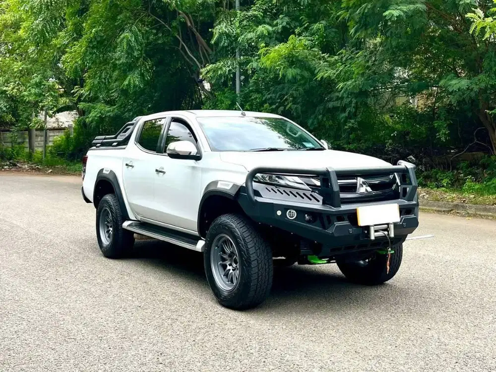 Mitsubishi Triton Ultimate 4x4 Matic / AT 2019