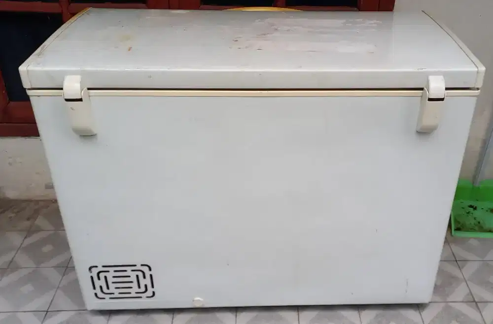 Di jual Freezer Box 200 Liter