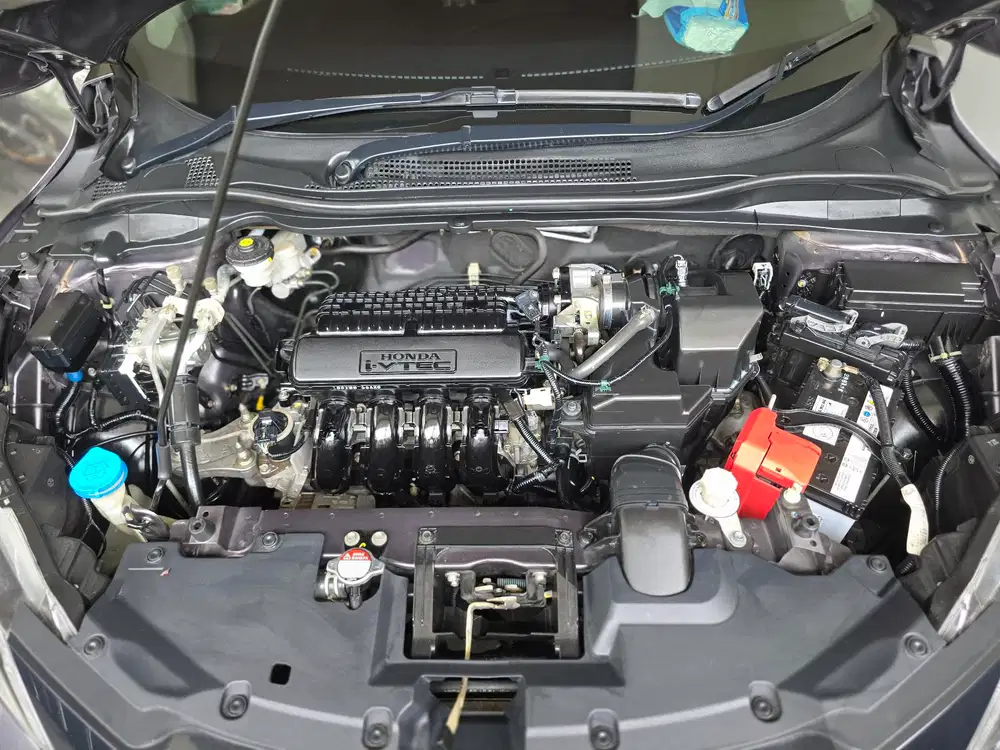 Dijual Honda HR-V 2018 Abu2 Metalik KM rendah