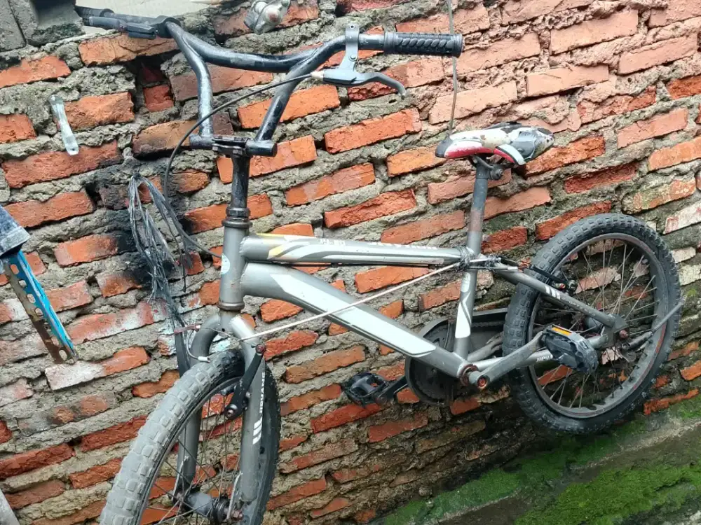 Sepeda bmx ukuran 20