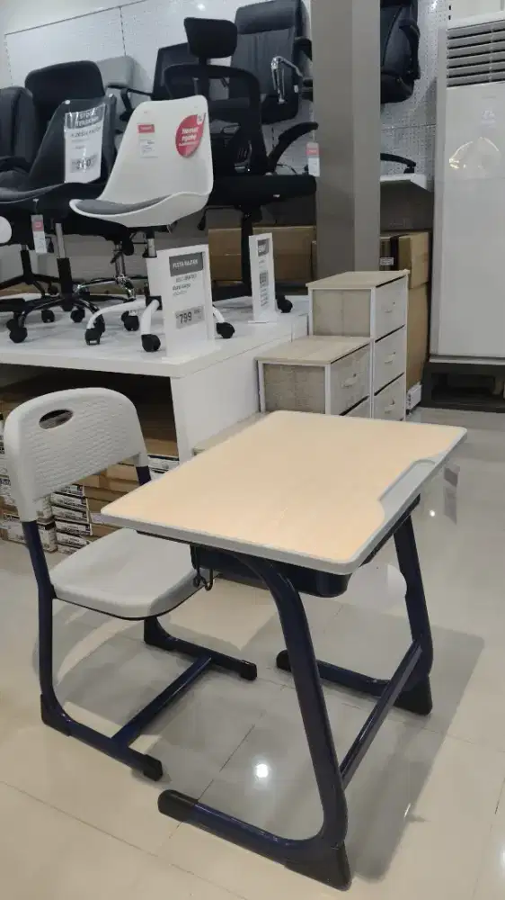 Meja dan kursi set sekolah
