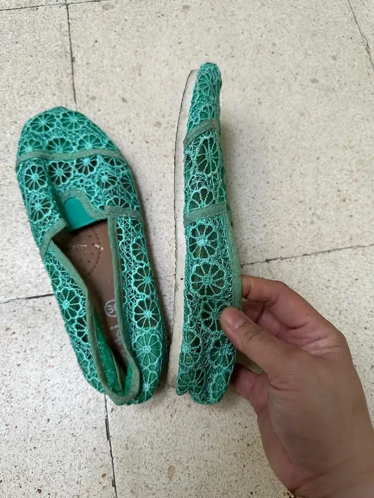 SEPATU BrOKAT RUBI