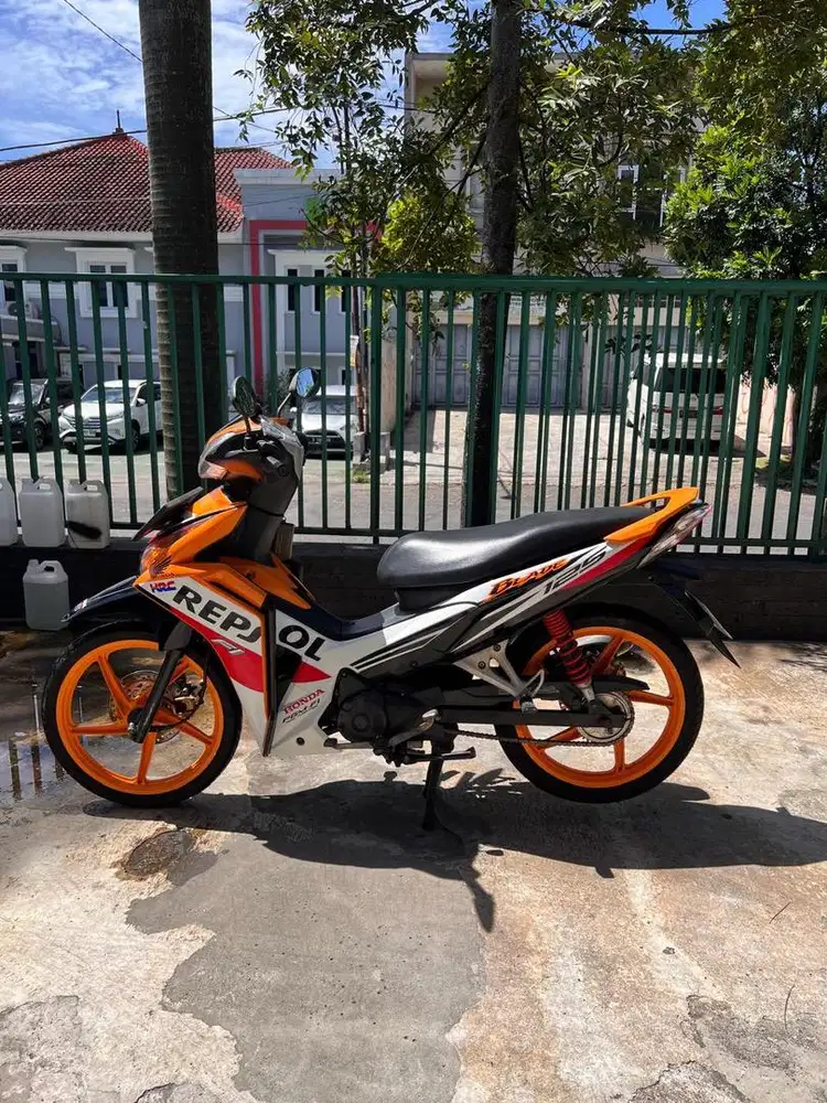 Honda blade 125 repsol (antik)