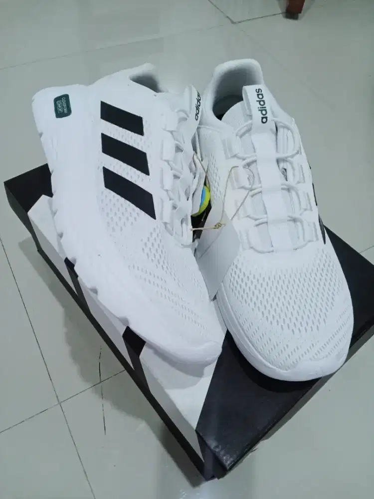 Sepatu Adidas cloudfoam comfy IH3610