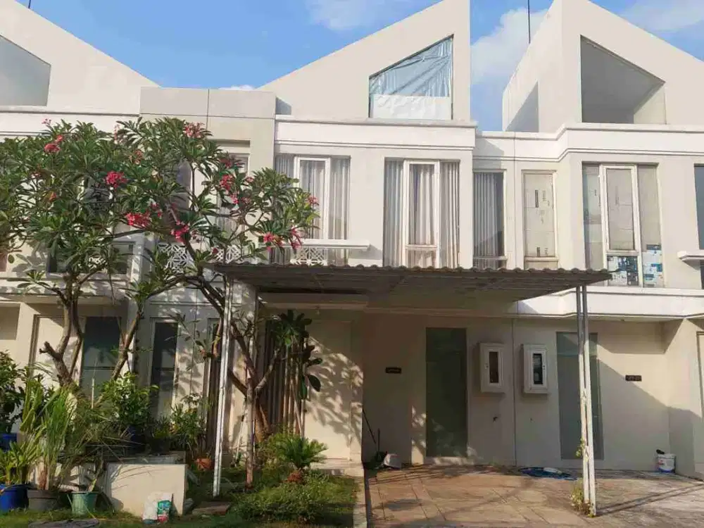 Jual / Sewa rumah Grand Pakuwon, bangunan bagus terawat.