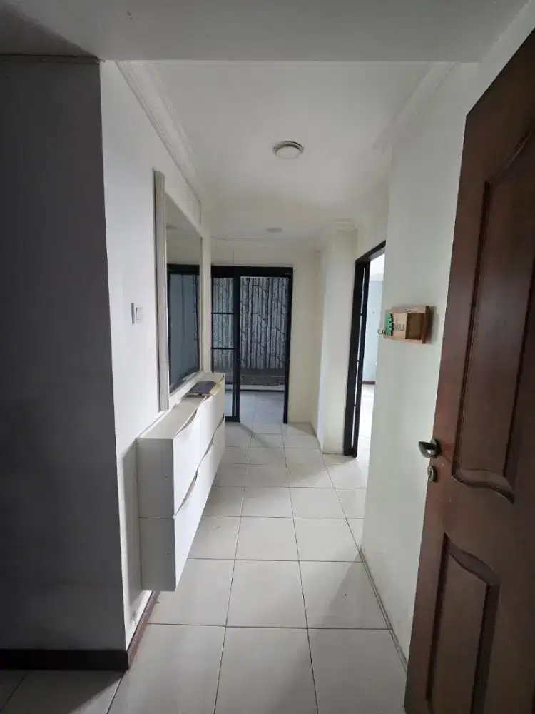Apartemen 3Bedroom Semi Furnished, Dibawah 500 Juta Nego Sampai Deal