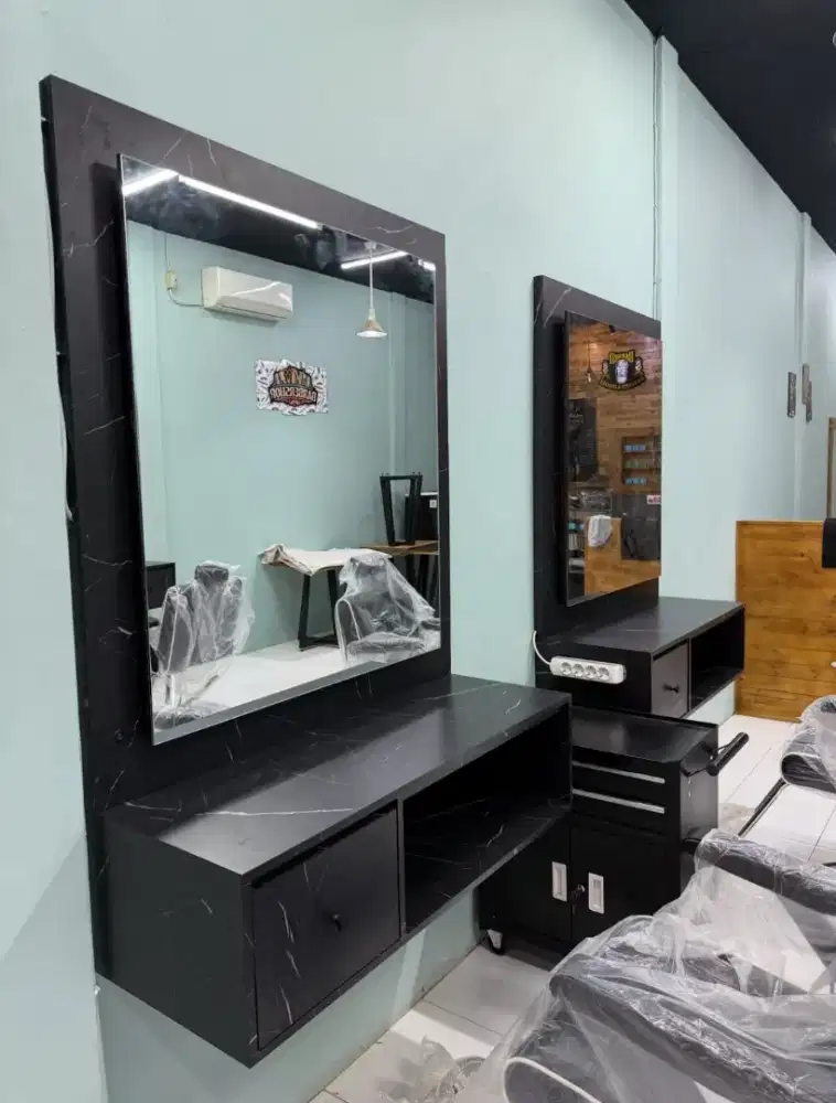 Rak mirror barber shop