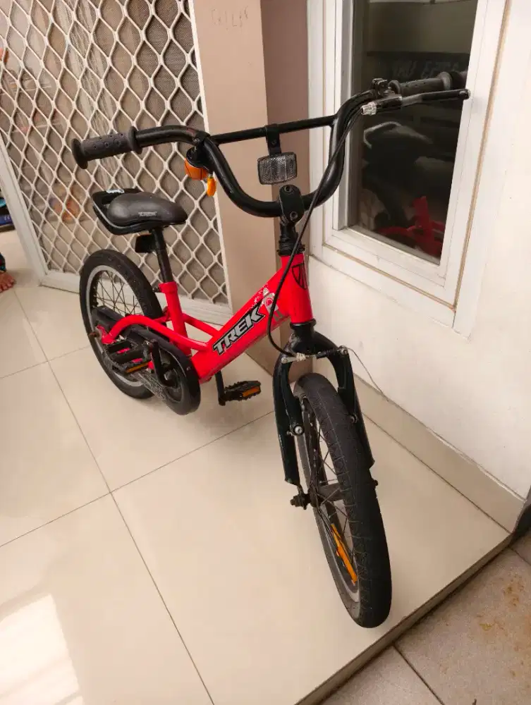 Sepeda BMX anak - TREK
