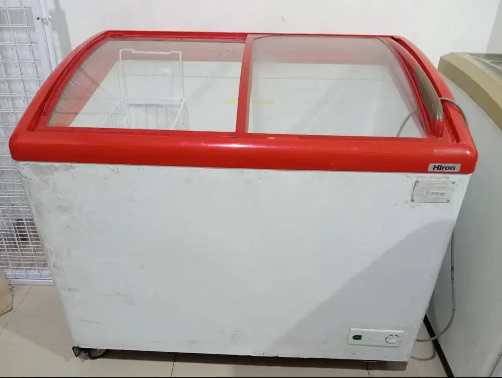 Freezer sleding kaca bekas murah merk Hiron 260L normal mulus